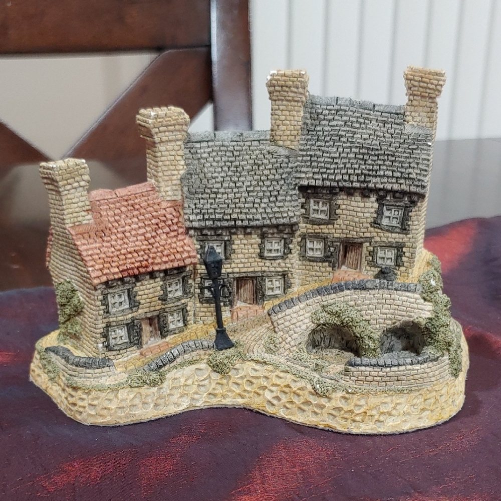 DAVID WINTER VINTAGE 1987 Charming Village Scene Sculpture